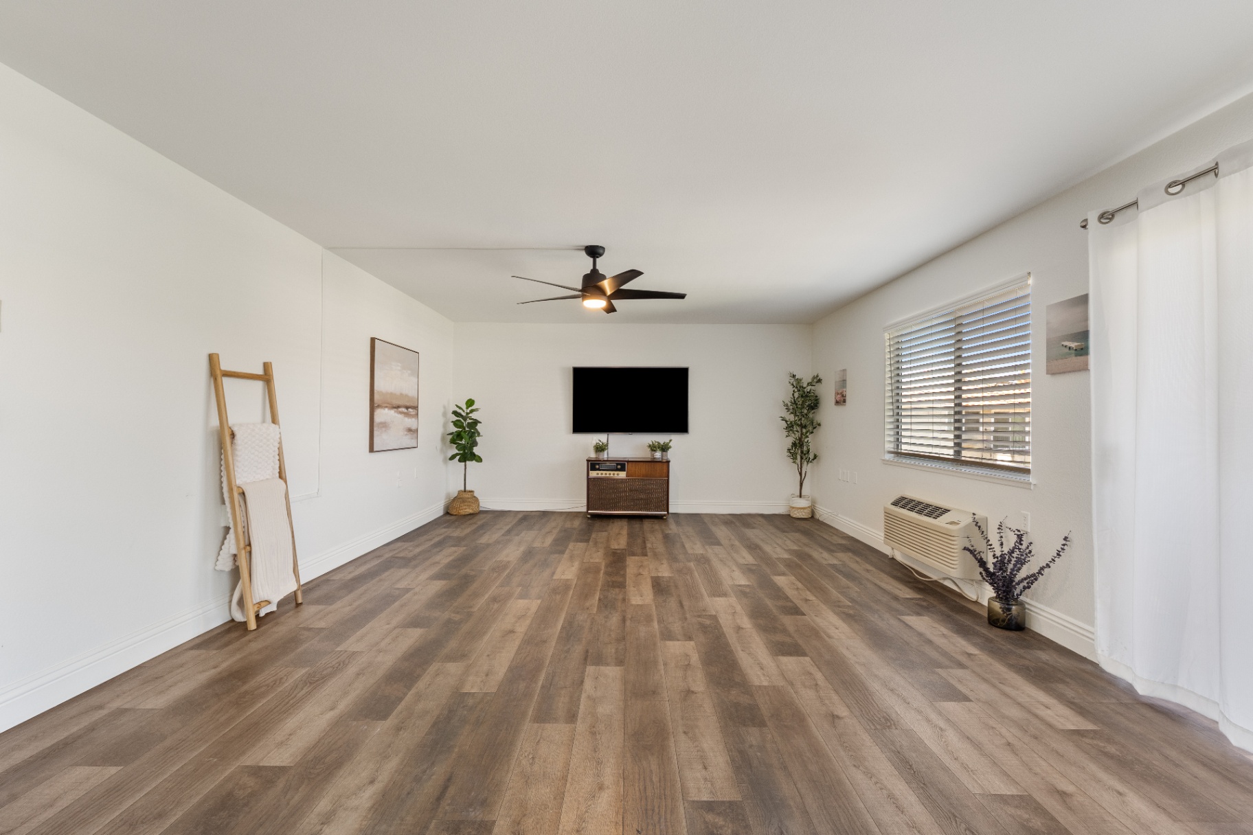 Living room with ladder decor and ceiling fan